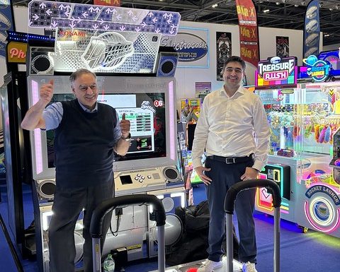 Dance Dance Revolution World's positive debut